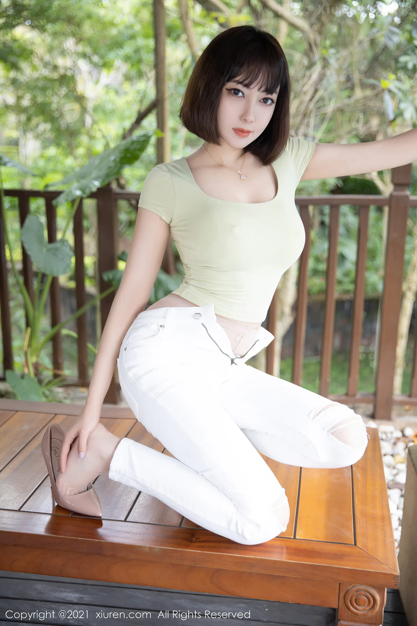图片[5]-[XiuRen秀人网]VOL.3704 模特果儿Victoria西双版纳旅拍动人服饰半脱露豪乳撩人诱惑写真50P-秀人网官方网站